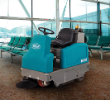 6100 Varredora de pavimentos subcompacta de condutor sentado a bateria alt 17