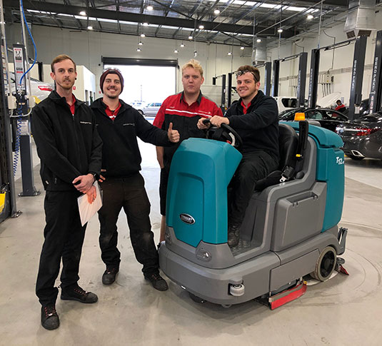 Maddington ToyotaとテナントT12乗車型スクラバー