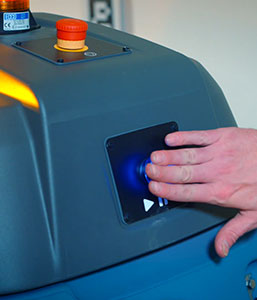 o painel de controlo da t7amr da tennant permite a funcionalidade de ecrã táctil