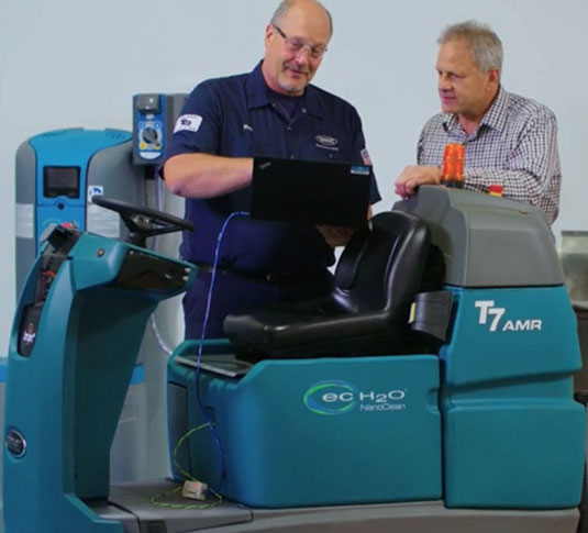 A Tennant Company faz formação cruzada para funcionários de assistência técnica